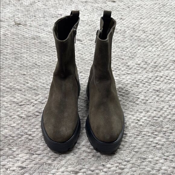 Vince Camuto Neframes Green Suede Chelsea Ankle Boots 8.5 - Picture 3 of 9